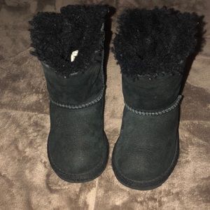 Size 7 kids uggs